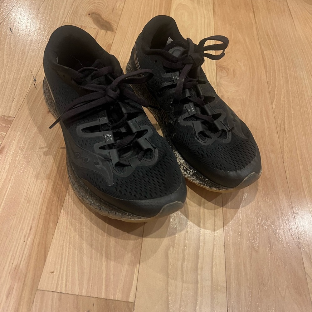 Saucony Freedom Women's Running Shoes Black, size 7